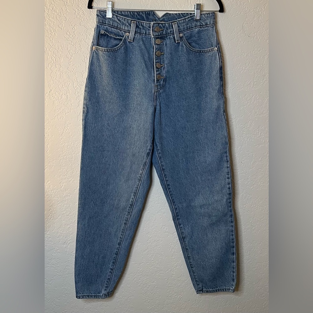 Levi High waisted mom jeans